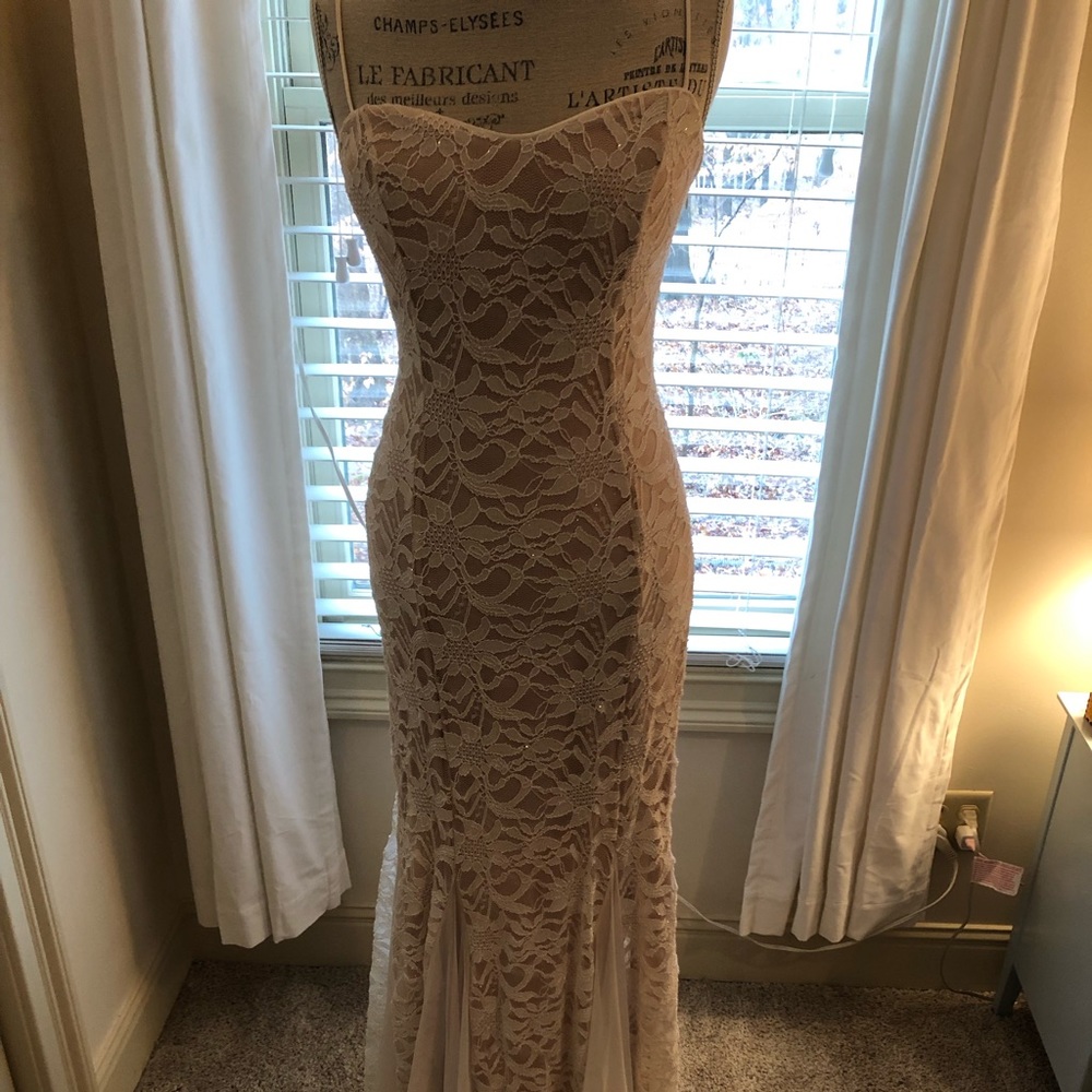 Beautiful fitted cream and gold lace dress!